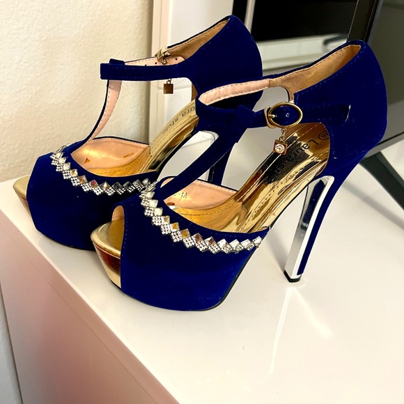 Shoes - Picture 2 of 3